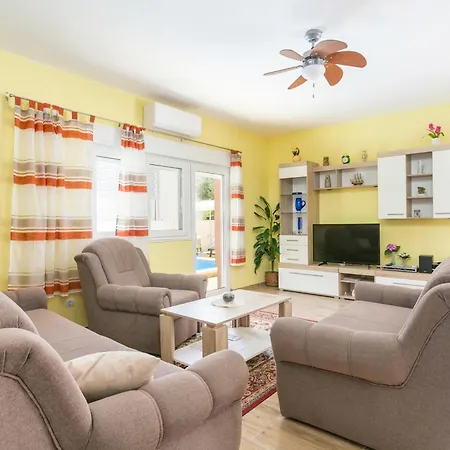 Seaside House With A Swimming Pool Businci, Ciovo - 11882 Дом отдыха *